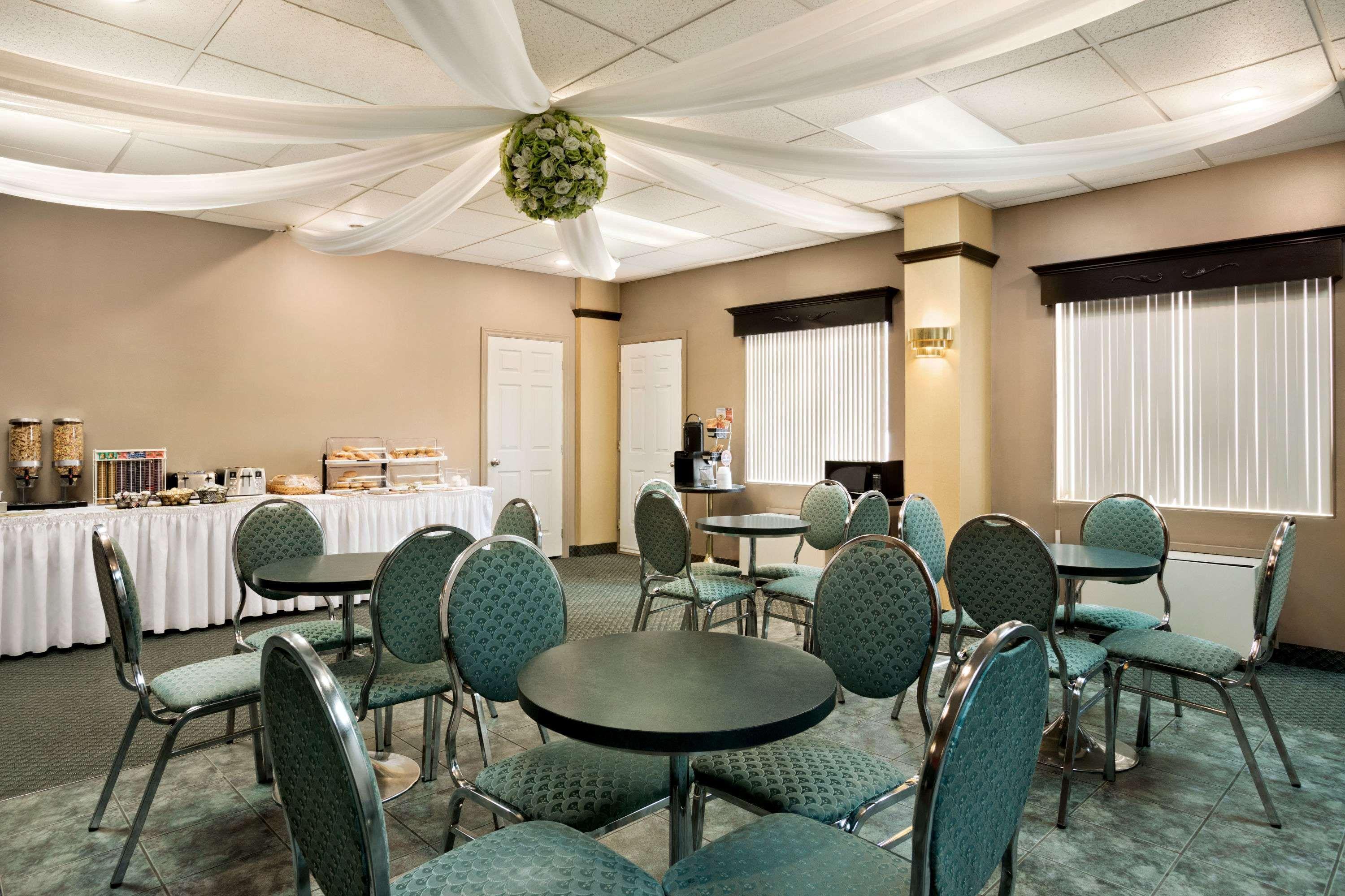 Days Inn By Wyndham Ste. Helene-De-Bagot Sainte-Helene-de-Bagot Exterior photo